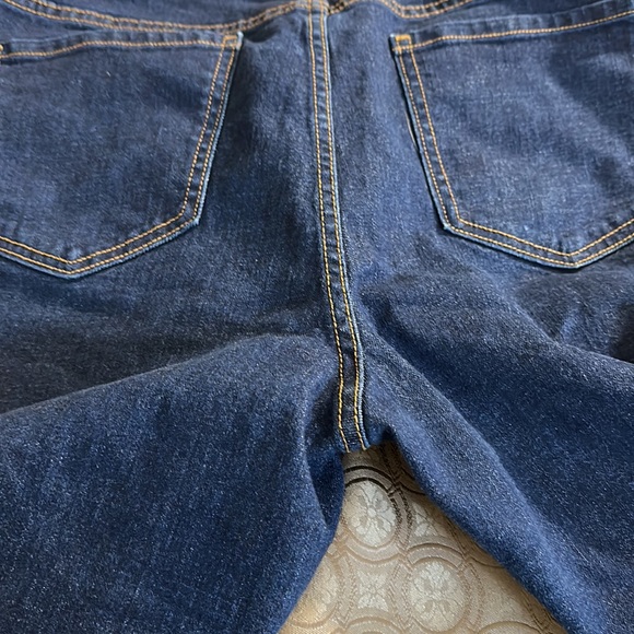 Old Navy midthigh shorts size 16 stretchy - Picture 6 of 8